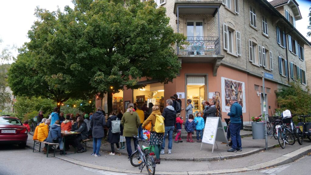 Herbstapéro vor dem Lädeli